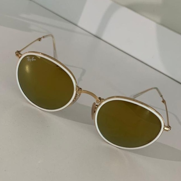 Ray-Ban Accessories - SALE DEAL Ray-Ban Sunglasess